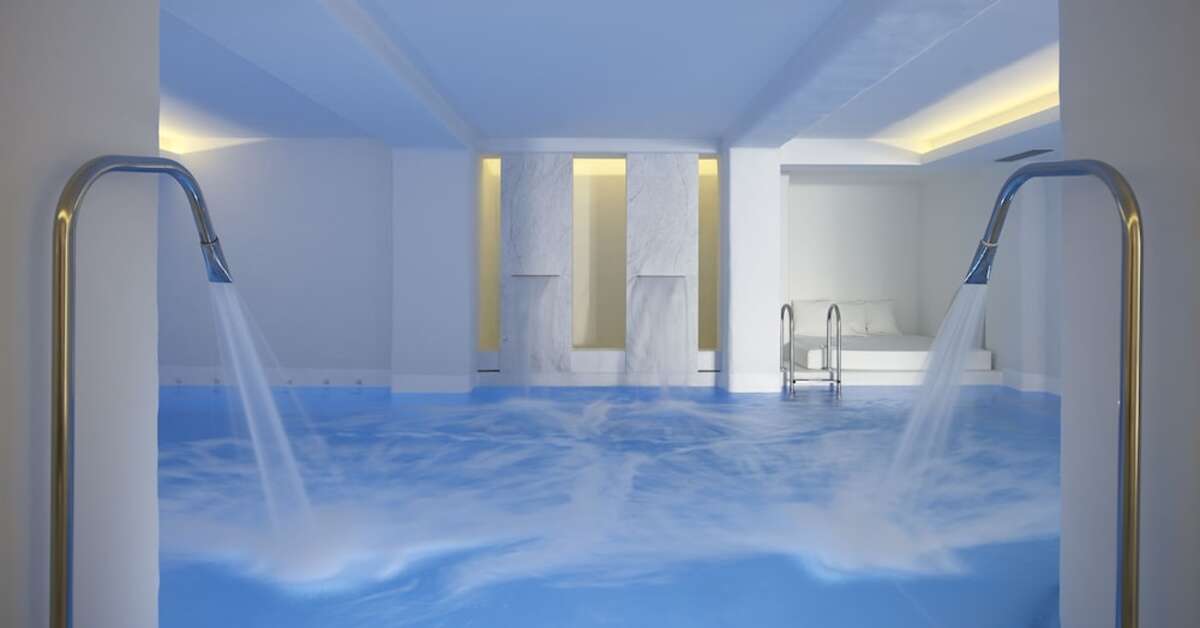 Een foto van het zwembad bij Knossos Beach Bungalows & Suites