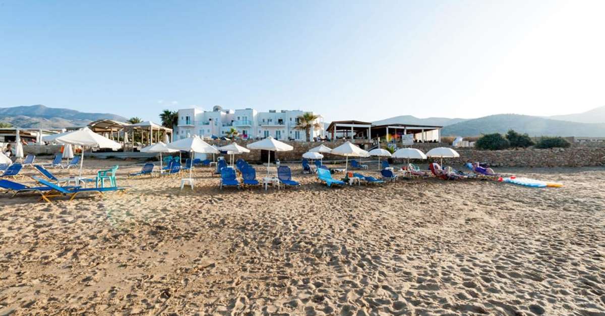 Een foto van het strand bij Laplaya Hotel