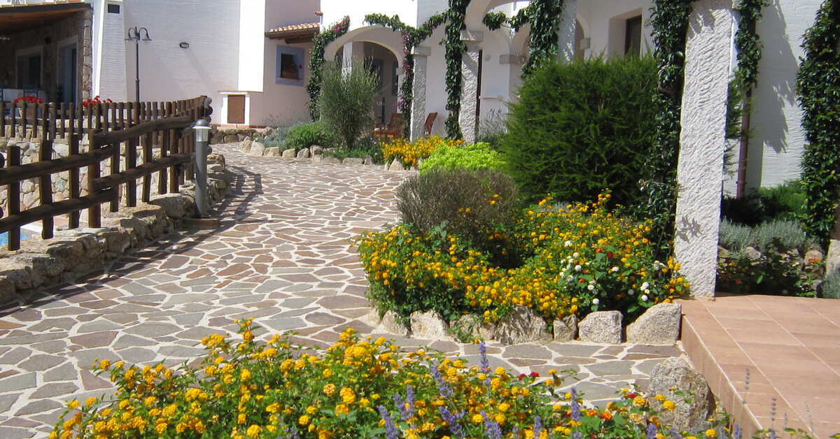 Een foto van de buitenkant van Nuraghe Arvu Resort