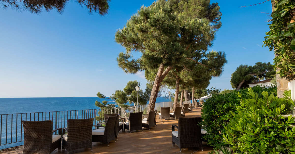 Een foto van het terras bij Silken Park Hotel San Jorge