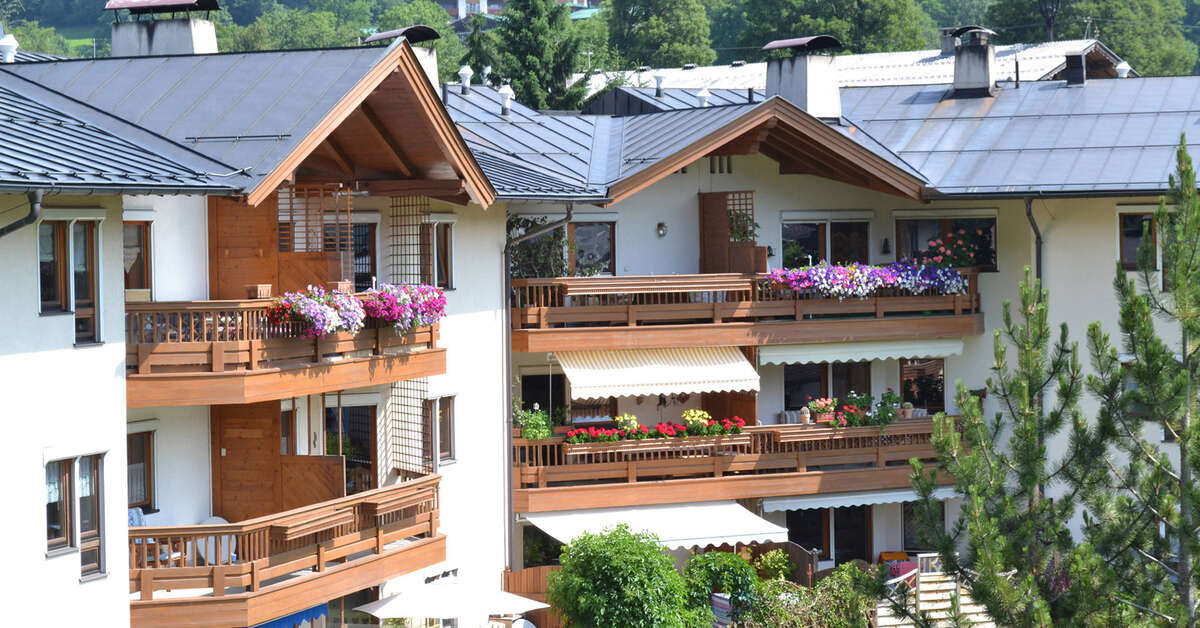 Een foto van de buitenkant van Hotel Aurach