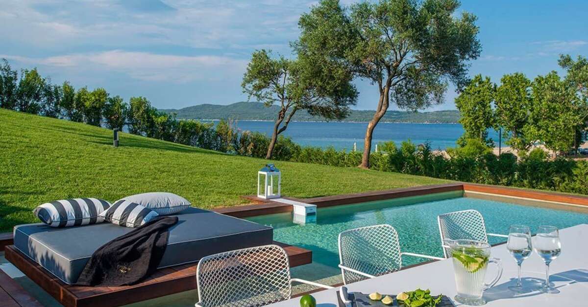 Een foto van het zwembad bij Avaton Luxury Villas Resort