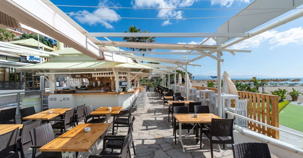 Een foto van het terras bij MS Tropicana
