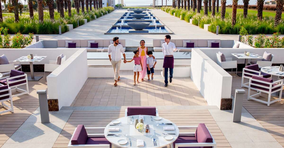 Een foto van het terras bij InterContinental Fujairah Resort