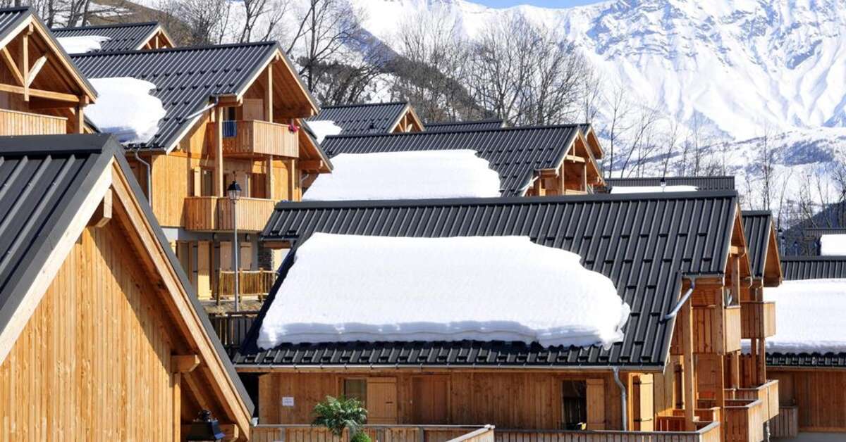 Een foto van de buitenkant van Les Chalets des Ecourt