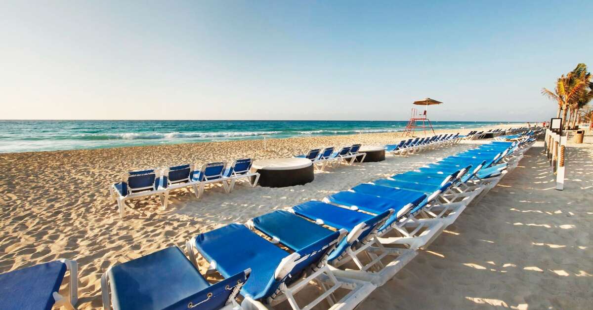 Een foto van het strand bij Viva Wyndham Maya