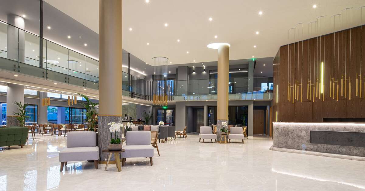 Een foto van het interieur van Portes Lithos Luxury Resort