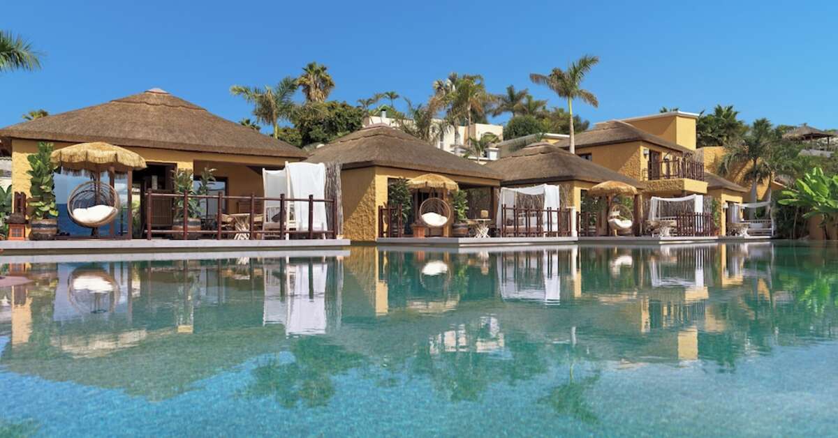 Een foto van het zwembad bij Royal River Luxury Hotel