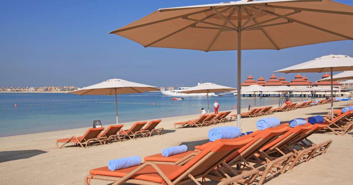 Een foto van het strand bij Anantara The Palm Dubai Resort