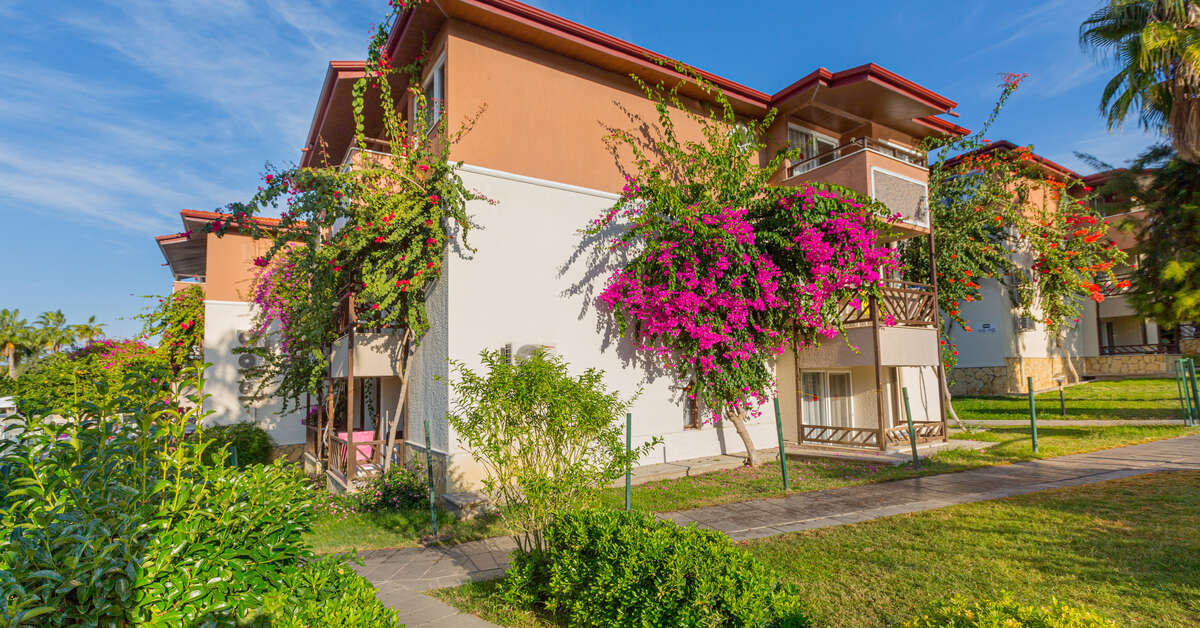 Ein Foto von der Außenansicht des Justiniano Club Alanya