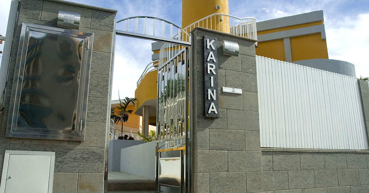 Een foto van de buitenkant van Appartementen Karina