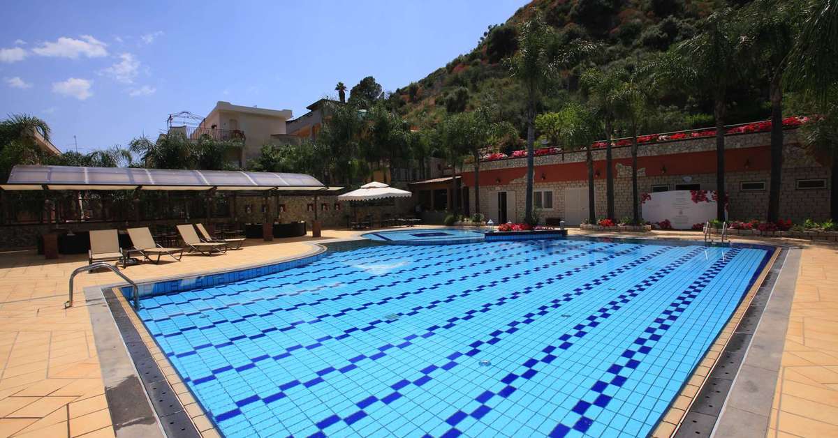 Ein Foto vom Pool im Diamond Naxos Taormina