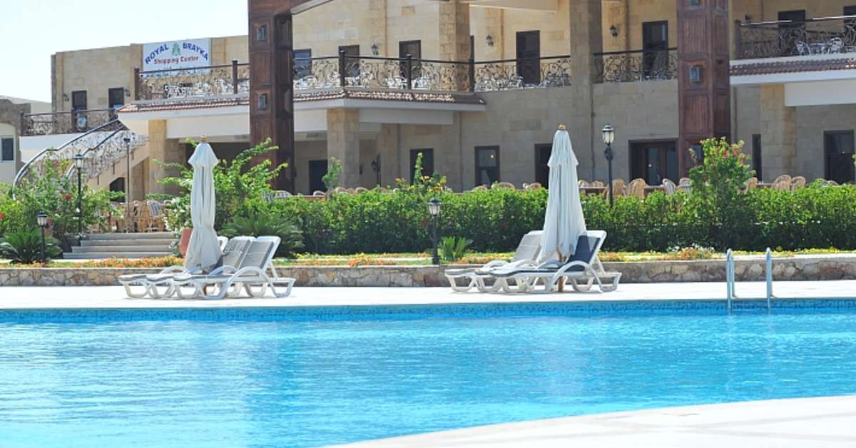 Een foto van het zwembad bij Royal Brayka Resort
