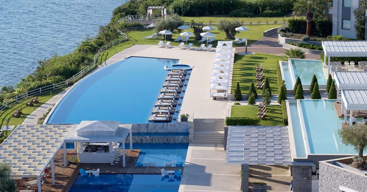 Een foto van het zwembad bij Cavo Olympo Luxury Hotel & Spa