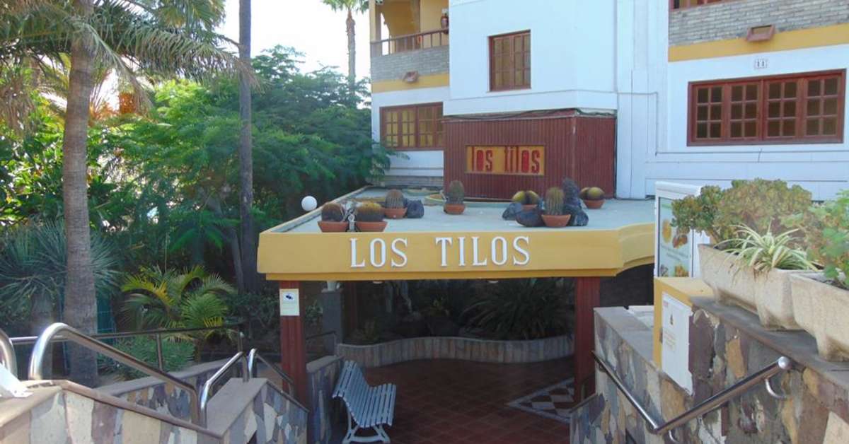 Een foto van de buitenkant van Appartementen Los Tilos