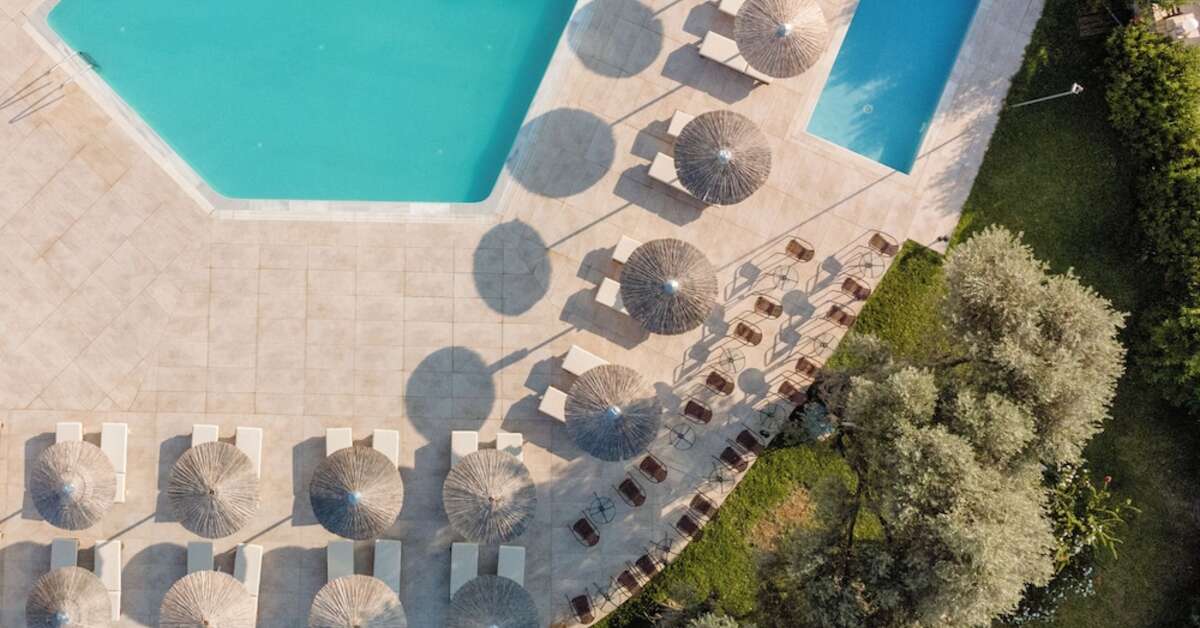 Een foto van het zwembad bij Evia Riviera Resort