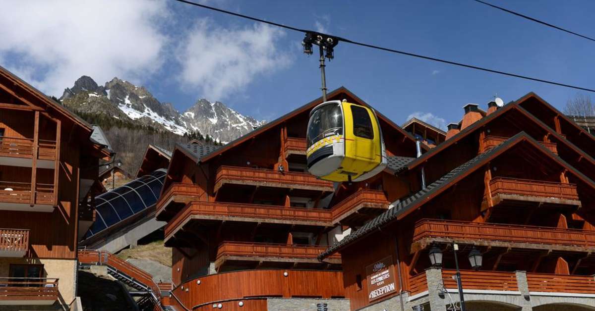Een foto van de buitenkant van Residence La Cascade de Vaujany