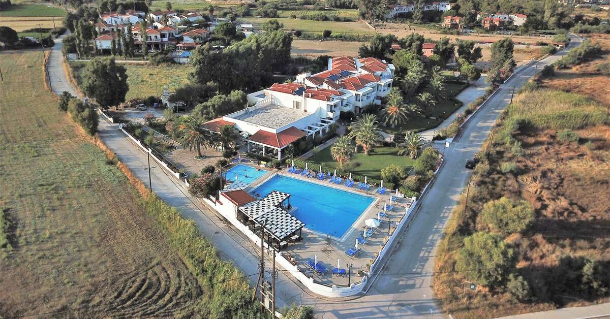 Ein Foto vom Pool im Hotel Kalloni Bay