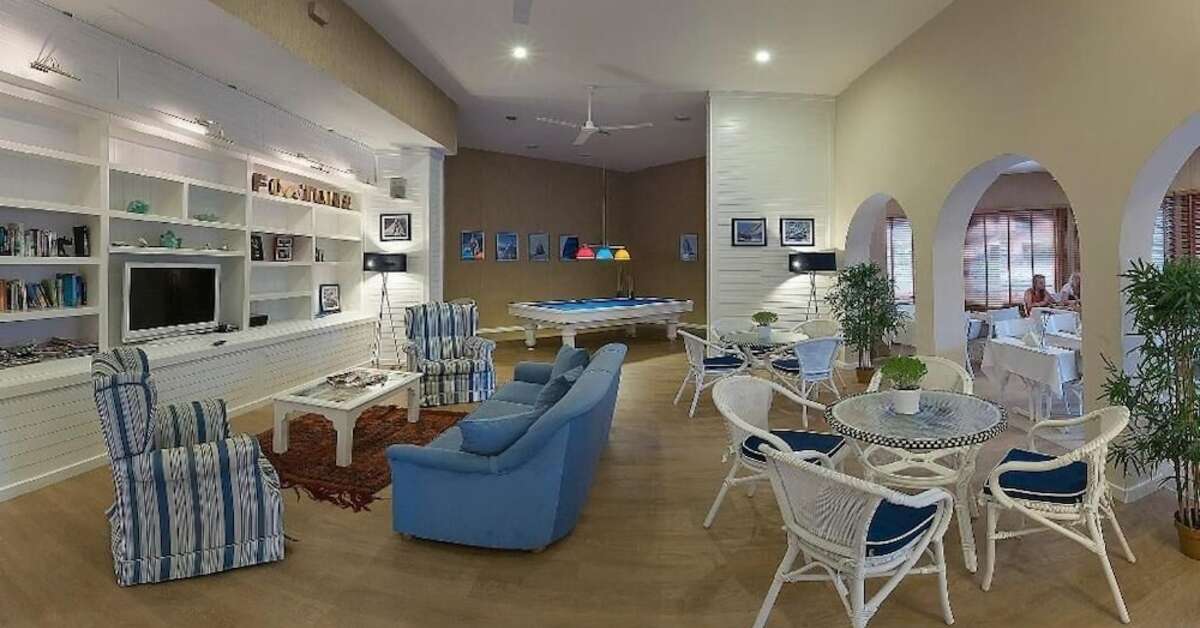 Een foto van het interieur van Fortuna Beach Hotel