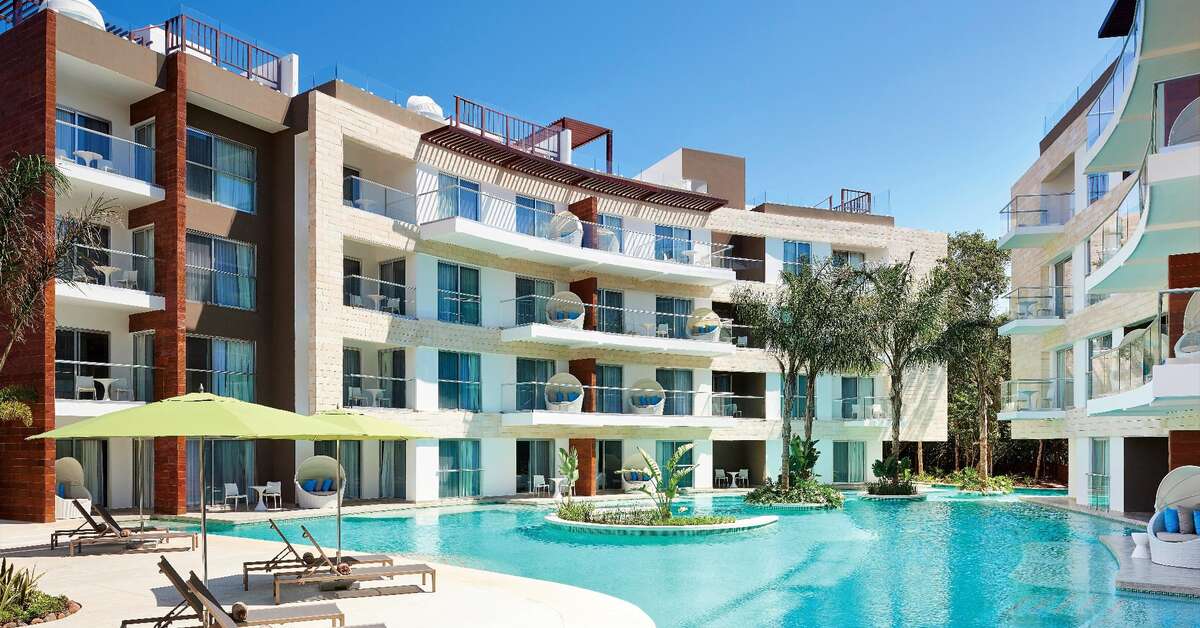 Een foto van de buitenkant van The Fives Beach Hotel & Residences