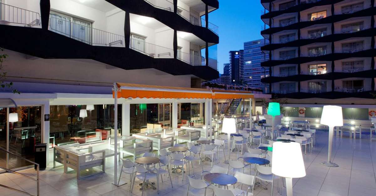 Een foto van het terras bij Climia Belroy Hotel