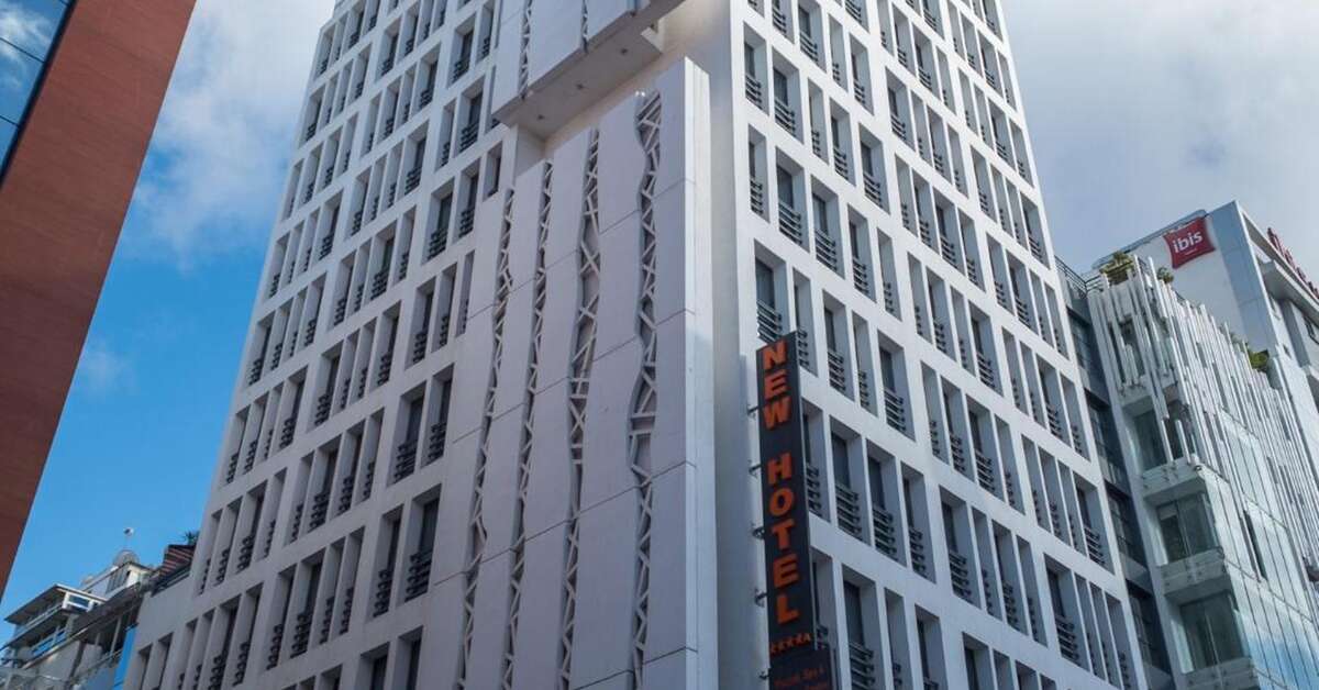 Ein Foto New hotel piscine