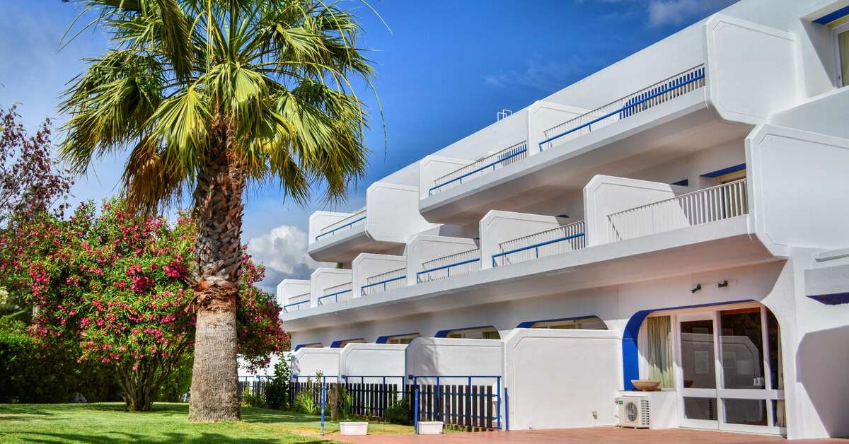 Een foto van de buitenkant van Carvoeiro Garden Hotel