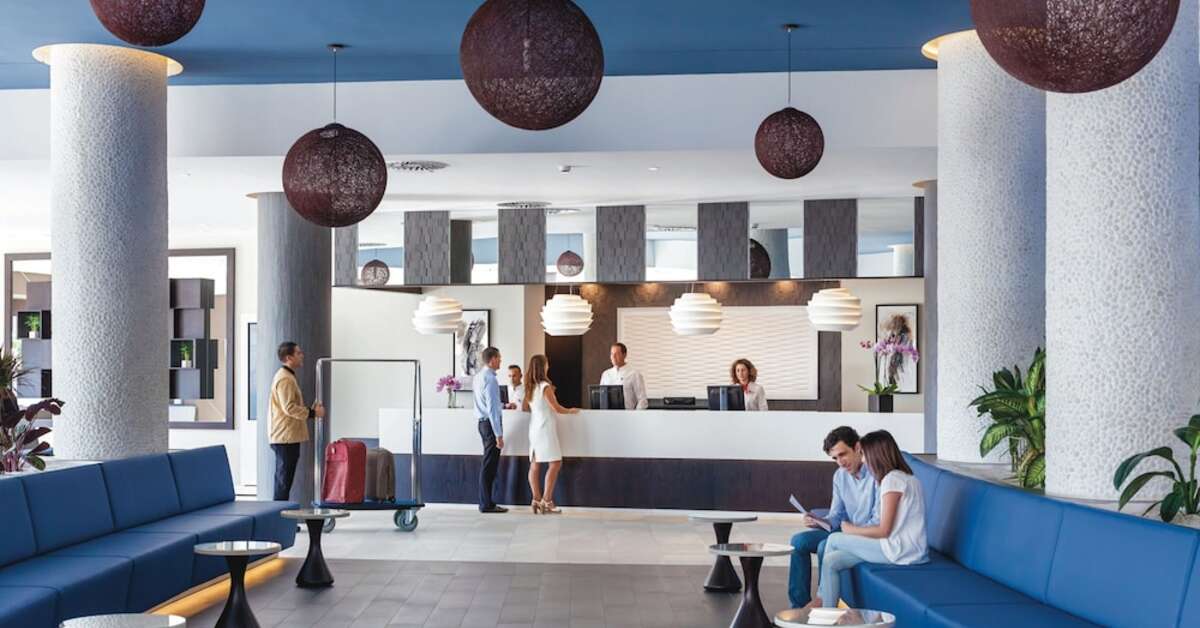 Een foto van het interieur van Riu Arecas