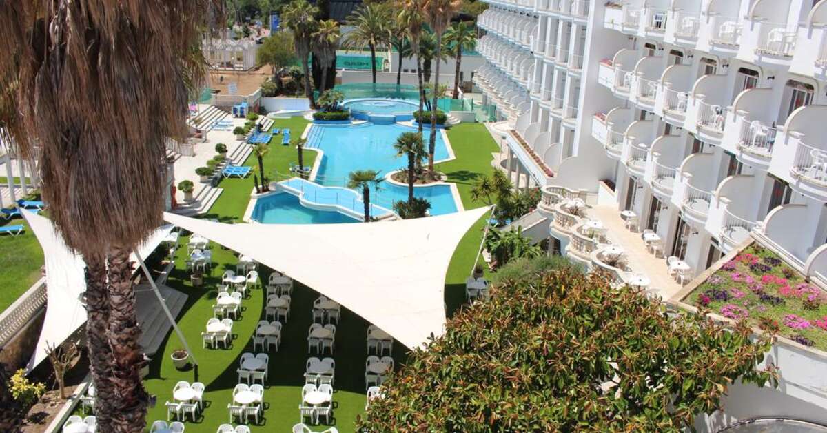 Een foto van de buitenkant van Best Lloret Splash