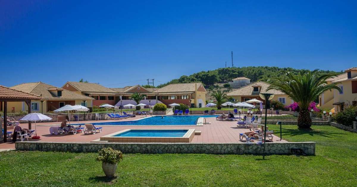 Een foto van het zwembad bij Surreal Keri Village & Spa by Zante Plaza