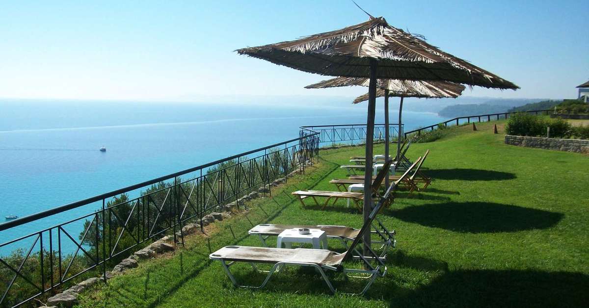 Een foto van het terras bij Aegean Blue Studios