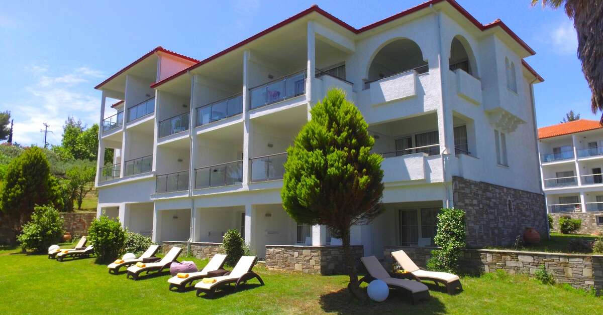 Ein Foto von der Außenansicht des Alexander The Great Beach Hotel