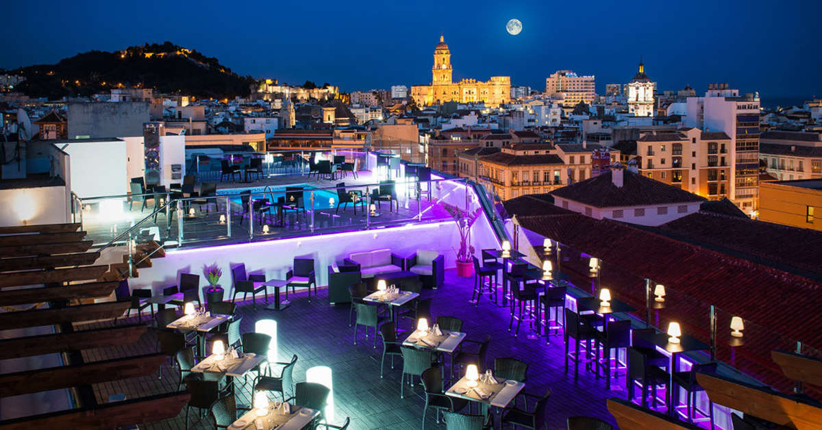 Een foto van het terras bij Salles Hotel Malaga Centro