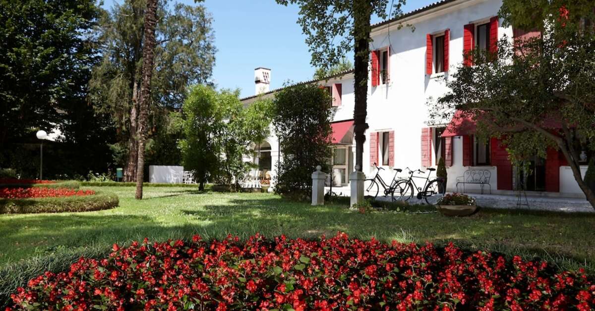 Een foto van de buitenkant van Villa Patriarca Hotel