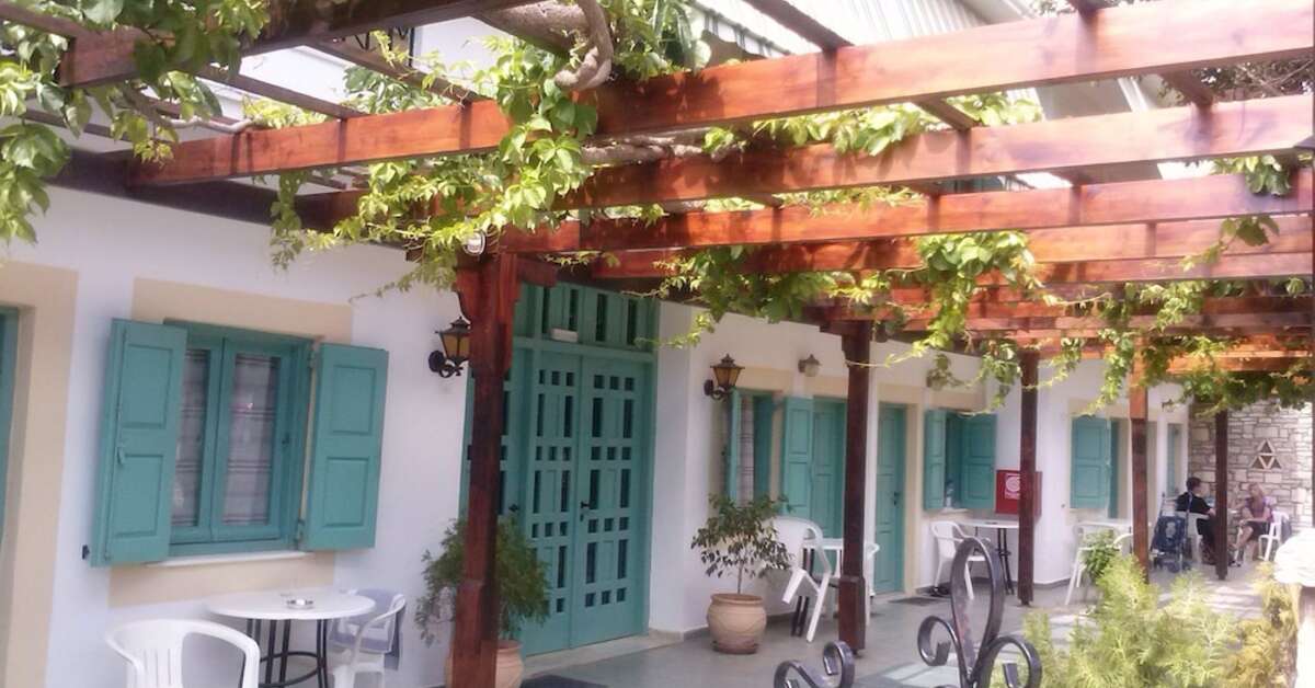 Een foto van het terras bij Dimitris Resort Hotel