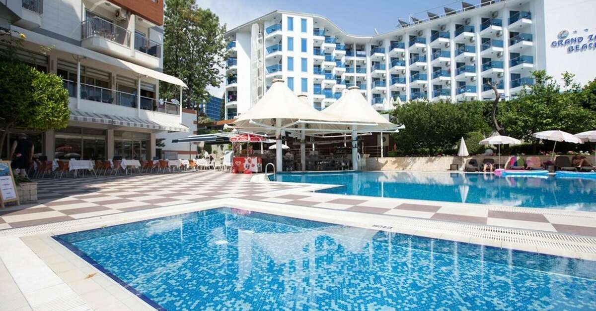 Een foto van het zwembad bij Hotel Grand Okan