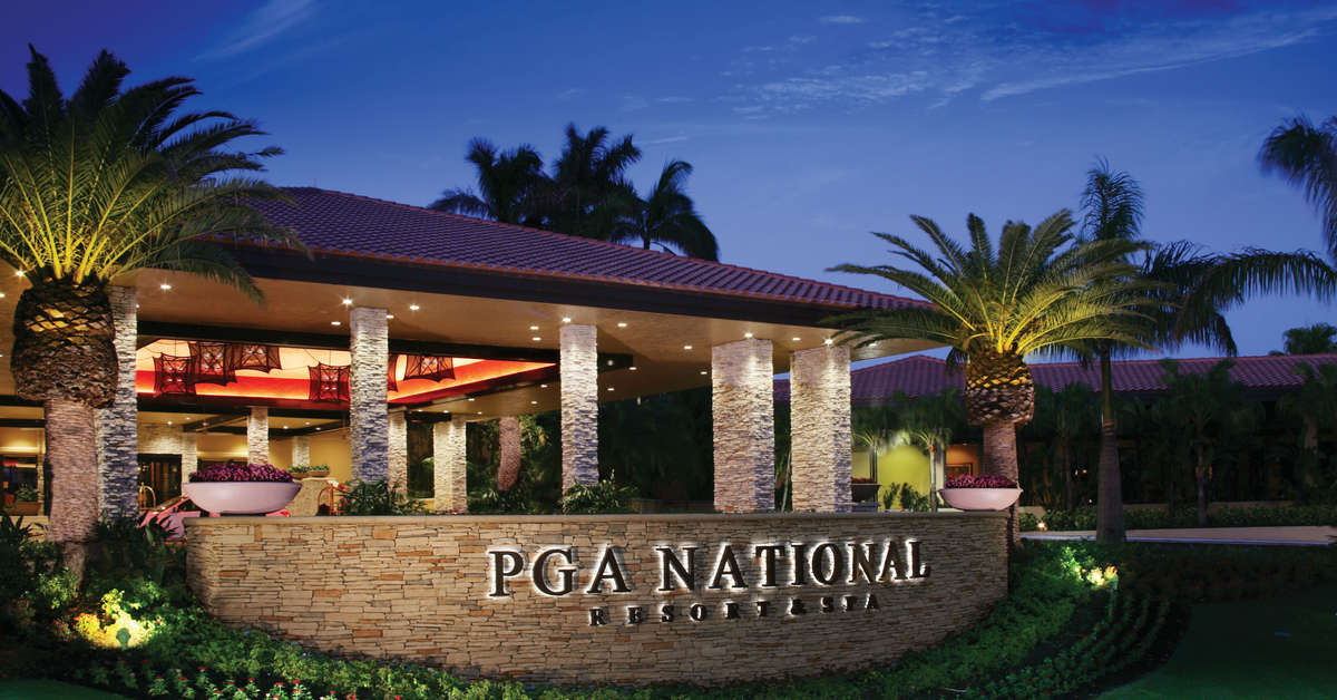 Een foto van de buitenkant van PGA National Resort & Spa