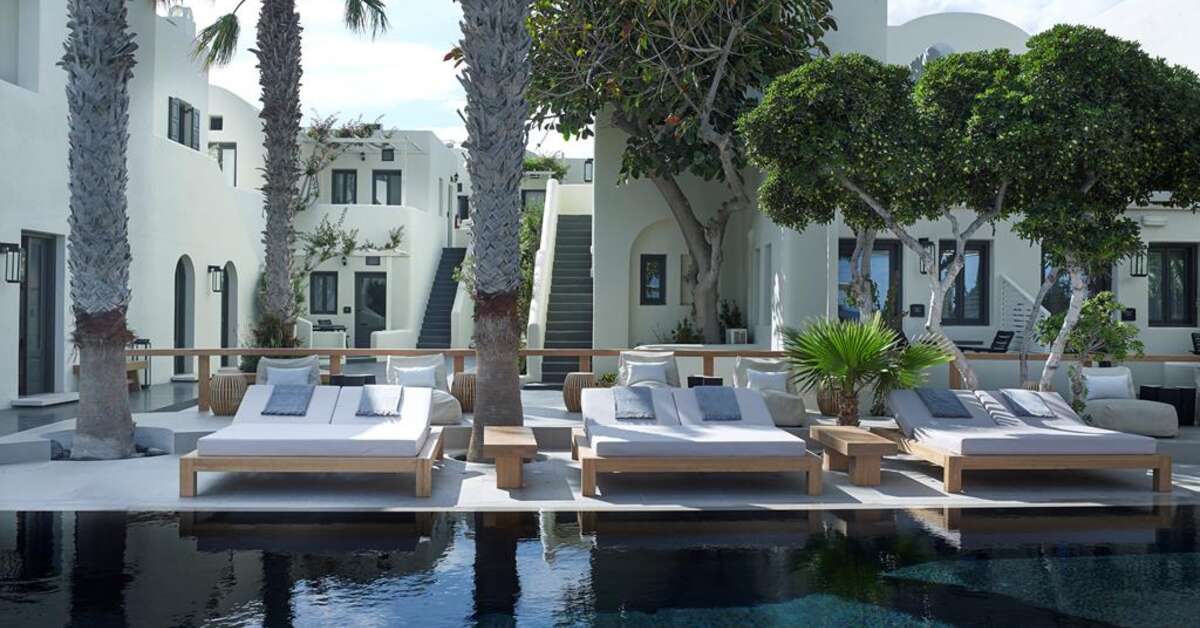 Een foto van het zwembad bij Bellonias Villas