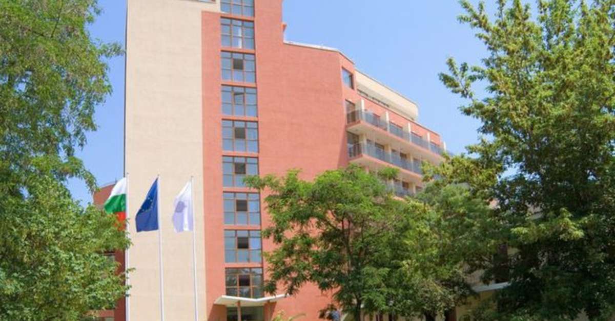 Een foto van de buitenkant van Jupiter Hotel