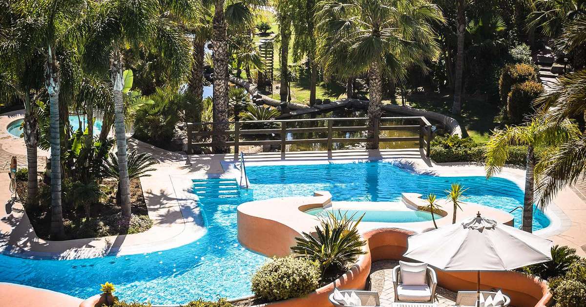 Een foto van het zwembad bij Novo Resort