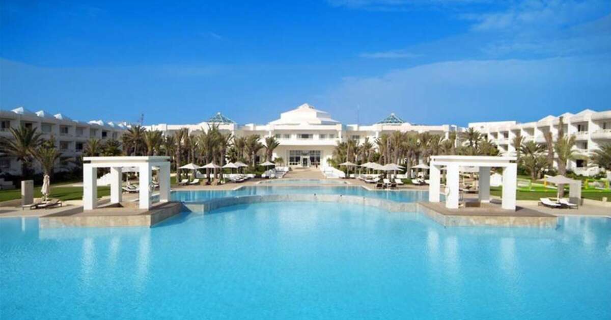 Een foto van het zwembad bij Radisson Blu Resort & Thalasso