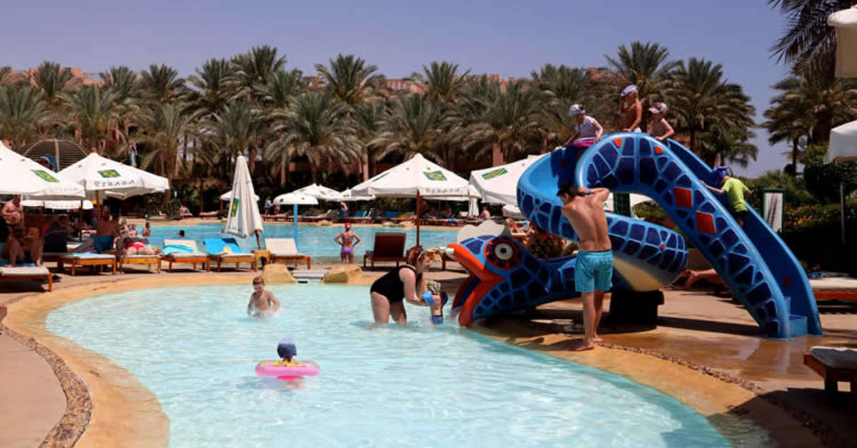 Een foto van het zwembad bij Rehana Royal Beach Resort & Spa