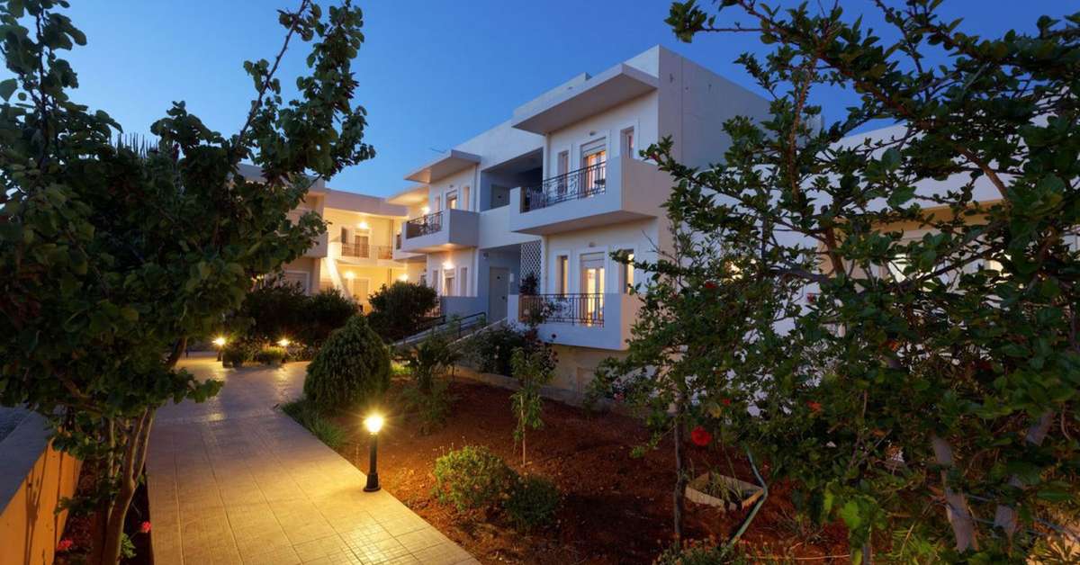 Een foto van de buitenkant van Fotis Studios & Appartementen