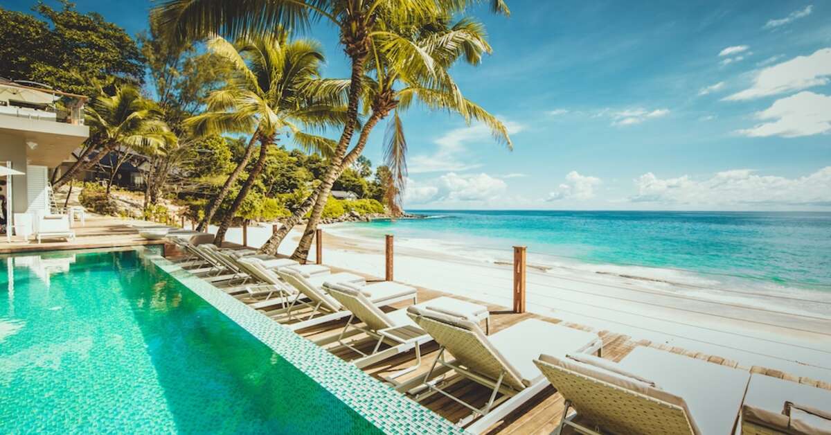 Een foto van het zwembad bij Carana Beach Hotel
