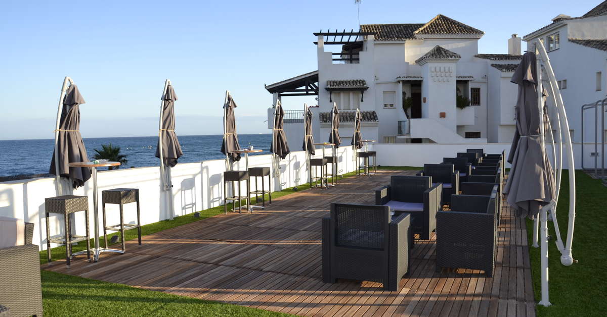 Een foto van het terras bij Gran Hotel Costa del Sol