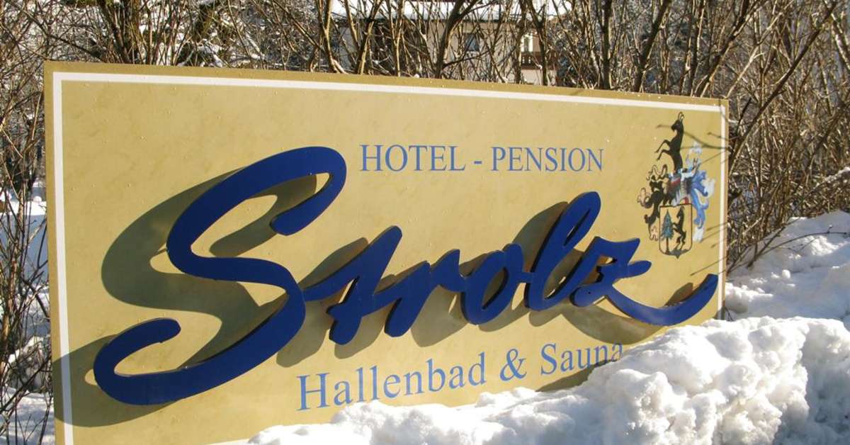 Een foto van de buitenkant van Hotel Pension Strolz