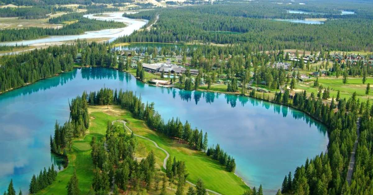 Een foto van Fairmont Jasper Park Lodge