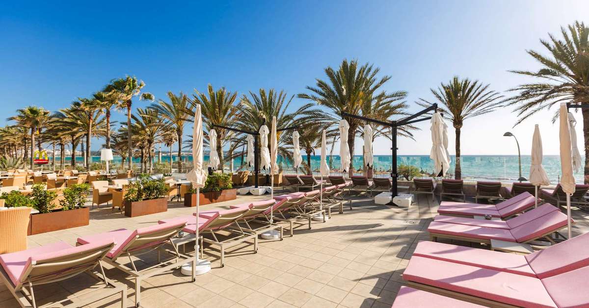Een foto van het terras bij Pure Salt Garonda