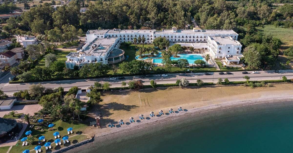 Een foto van het zwembad bij Mitsis Galini Wellness Spa & Resort