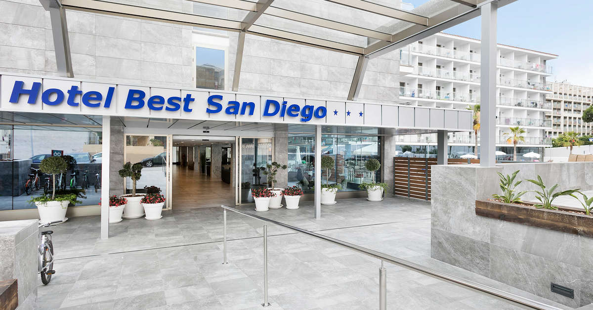 Een foto van de buitenkant van Hotel Best San Diego
